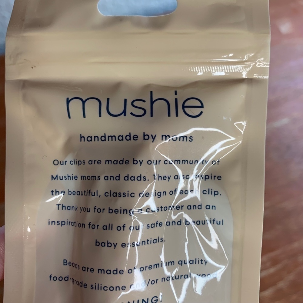 𝅺MUSHIE Baby Pacifier Clip Handmade By Moms Color Halo (Blush) New In Package - Picture 5 of 7